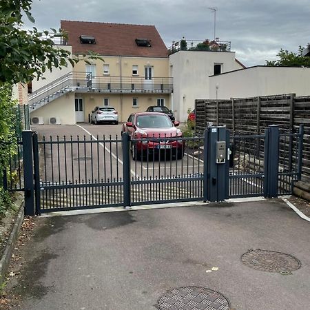 Studio Calme Et Cosy Saint-Julien-les-Villas ภายนอก รูปภาพ